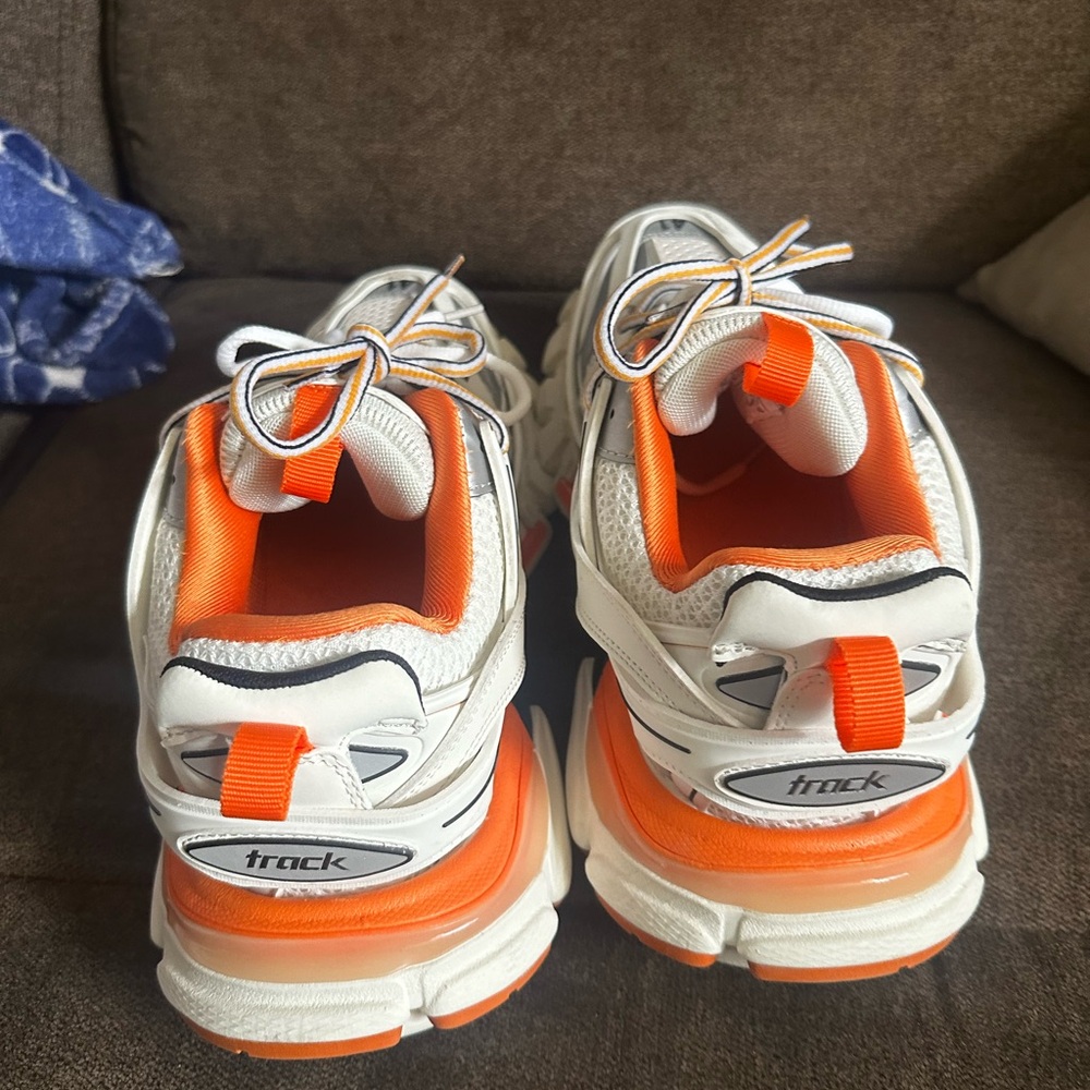 Balencigas Tracks